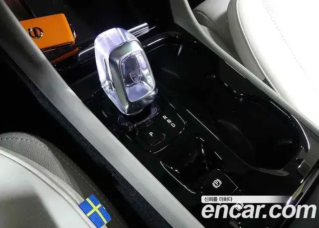 Volvo XC40 2024 — ფოტო 13/20