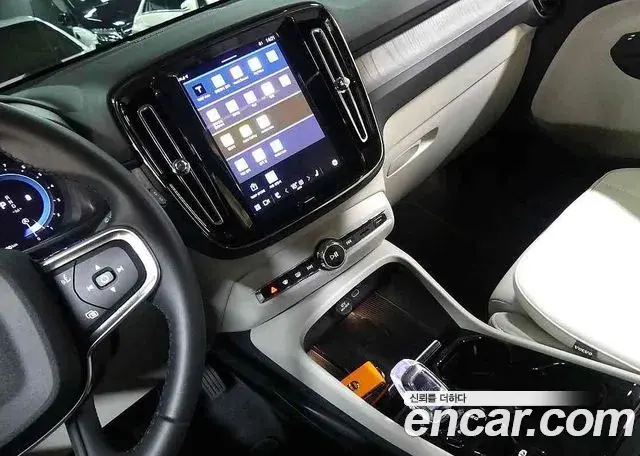 Volvo XC40 2024 — ფოტო 14/20