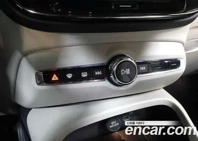 Volvo XC40 2024 — ფოტო 19/20