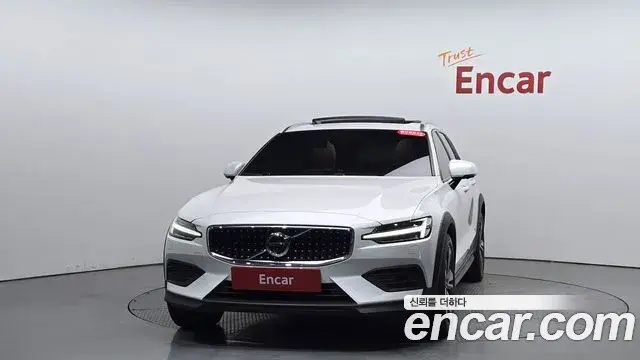 Volvo V60 Cross Country 2020 — ფოტო 7/35