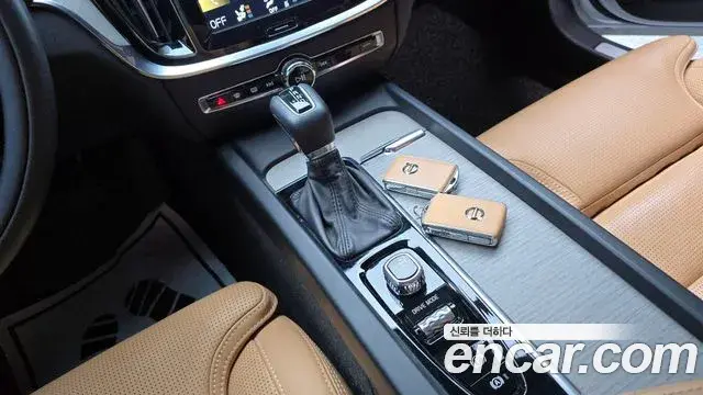 Volvo V60 Cross Country 2020 — ფოტო 32/35