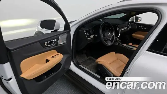 Volvo V60 Cross Country 2020 — ფოტო 26/35