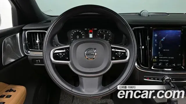 Volvo V60 Cross Country 2020 — ფოტო 4/35