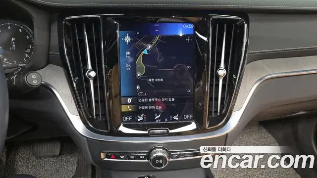 Volvo V60 Cross Country 2020 — ფოტო 16/35
