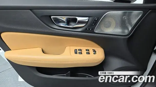Volvo V60 Cross Country 2020 — ფოტო 27/35