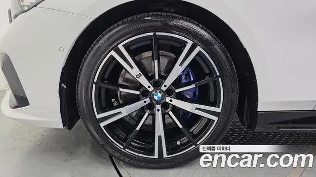 BMW 5 Series 2024 — Photo 32/34
