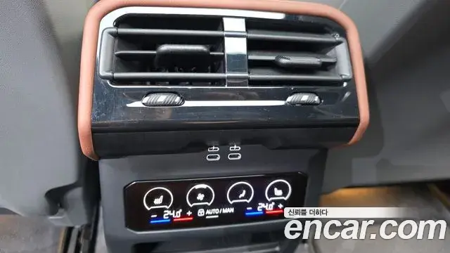 BMW 5 Series 2024 — Photo 28/34