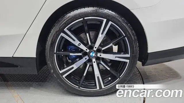 BMW 5 Series 2024 — Photo 16/34