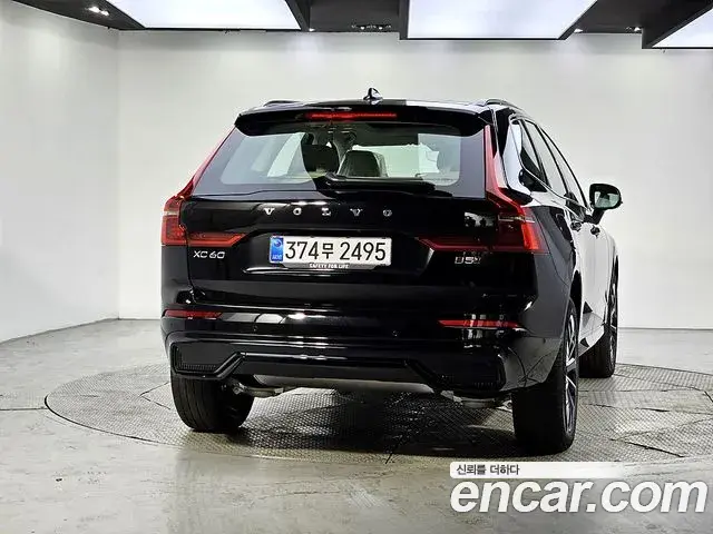 Volvo XC60 2026 — Фото 2/20