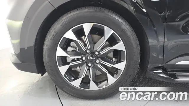 Kia Carnival 2023 — Фото 5/20