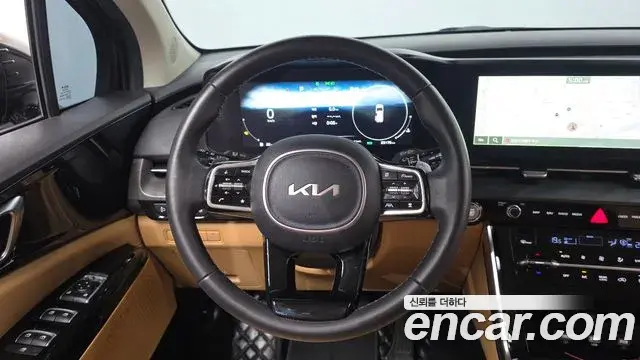 Kia Carnival 2023 — Фото 17/20