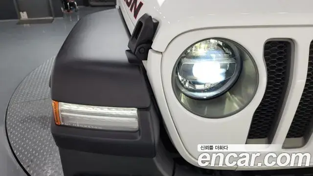 Jeep Wrangler 2020 — Photo 25/34