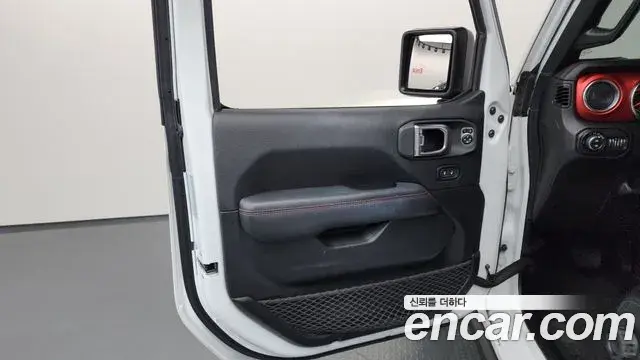 Jeep Wrangler 2020 — Photo 21/34