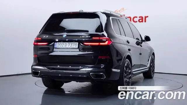 BMW X7 2024 — Фото 1/20