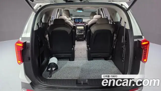 Kia Carnival 2024 — Фото 17/20