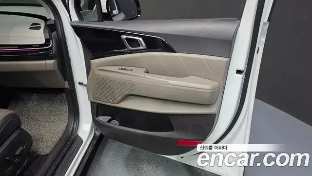 Kia Carnival 2024 — ფოტო 28/33