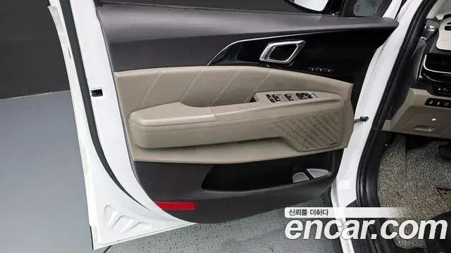 Kia Carnival 2024 — ფოტო 15/33