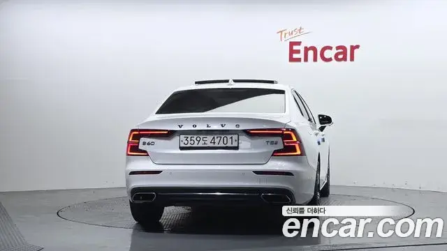 Volvo S60 2020 — Şəkil 15/35