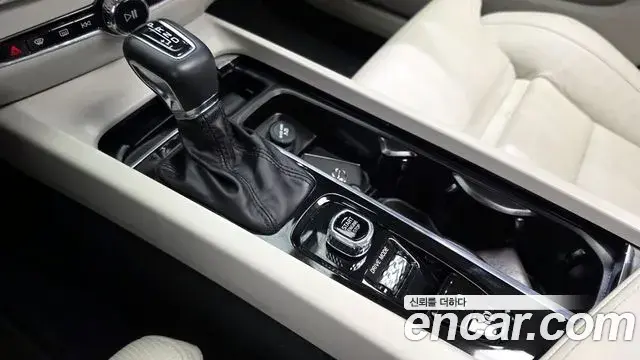Volvo S60 2020 — Şəkil 28/35