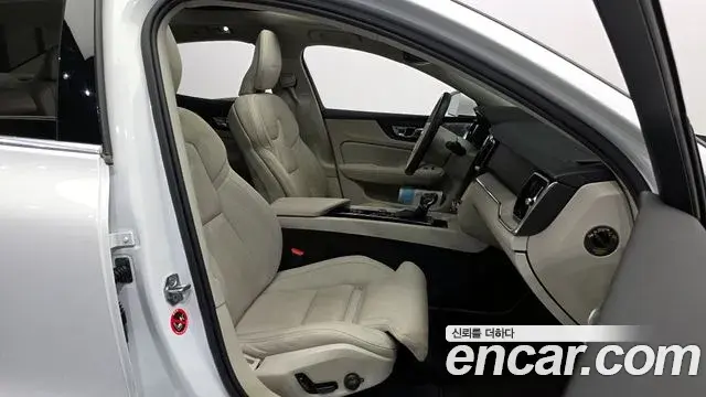 Volvo S60 2020 — Şəkil 35/35