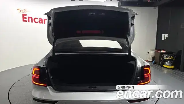 Volvo S60 2020 — Şəkil 10/35