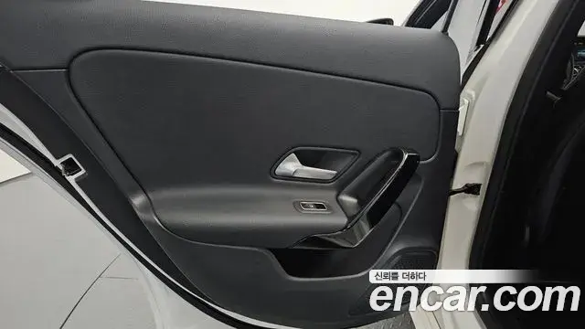 Mercedes-Benz A-Class 2020 — Şəkil 24/31