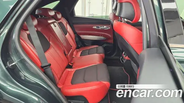 Genesis GV70 2021 — ფოტო 14/31