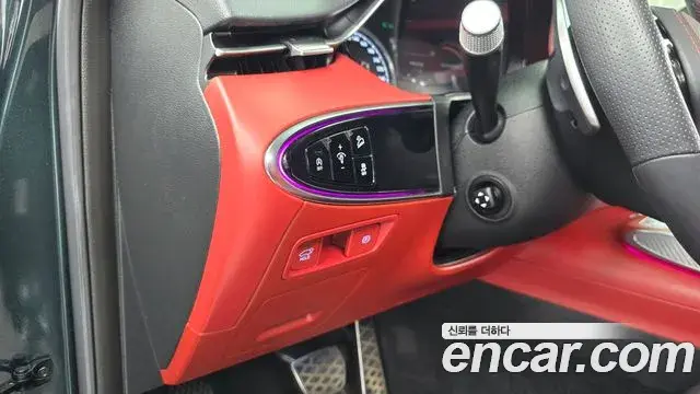 Genesis GV70 2021 — ფოტო 28/31