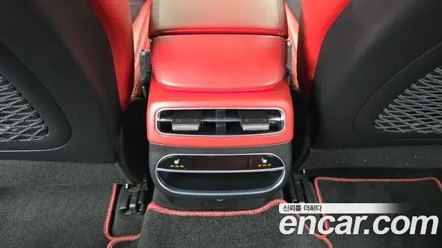 Genesis GV70 2021 — ფოტო 26/31