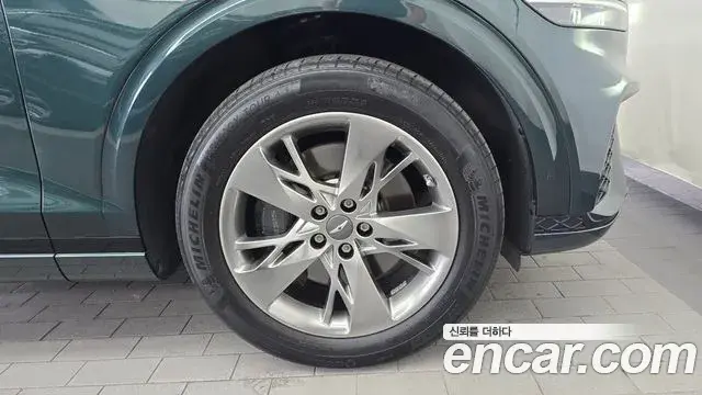 Genesis GV70 2021 — ფოტო 29/31