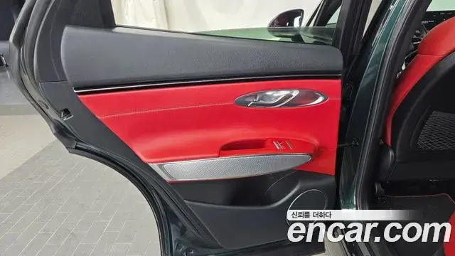 Genesis GV70 2021 — ფოტო 7/31