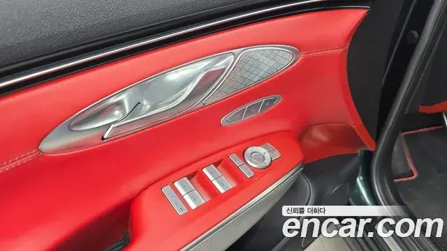 Genesis GV70 2021 — ფოტო 22/31