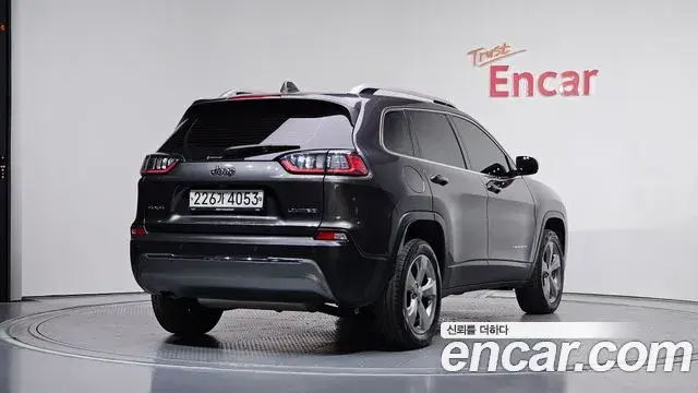 Jeep Cherokee 2020 — Şəkil 15/35