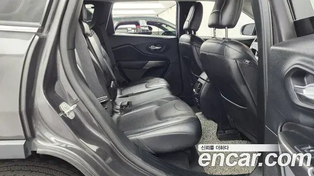 Jeep Cherokee 2020 — Şəkil 16/35