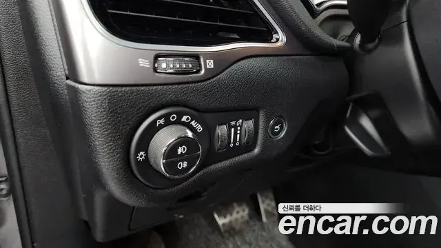 Jeep Cherokee 2020 — Şəkil 27/35