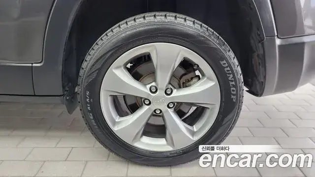 Jeep Cherokee 2020 — Şəkil 28/35