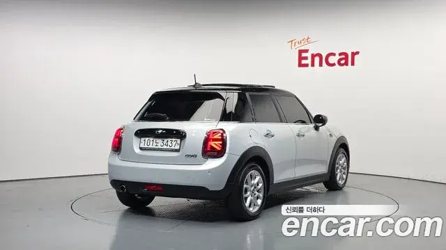 Mini Cooper 2020 — Photo 2/20