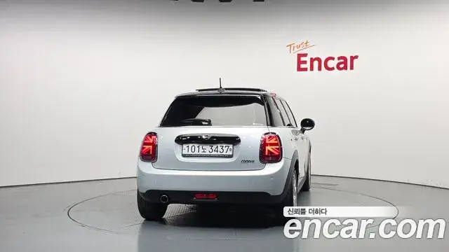 Mini Cooper 2020 — Photo 4/20
