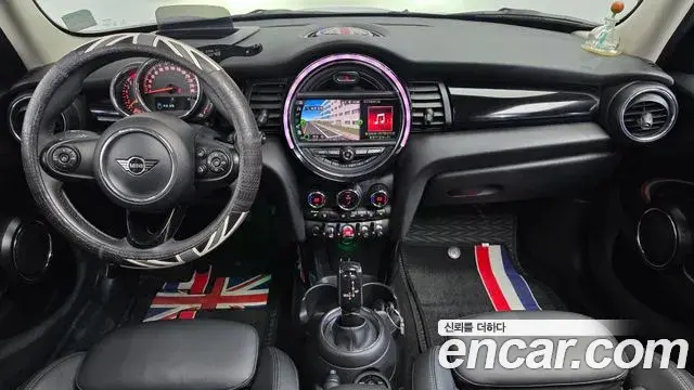 Mini Cooper 2020 — Photo 7/20