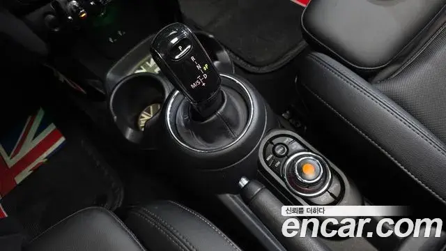 Mini Cooper 2020 — Photo 9/20