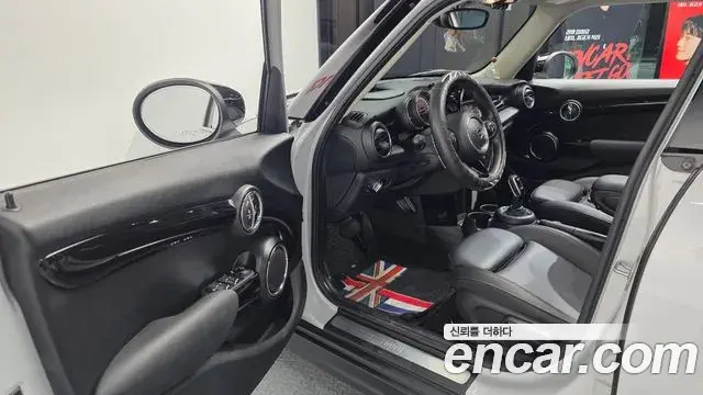 Mini Cooper 2020 — Photo 10/20