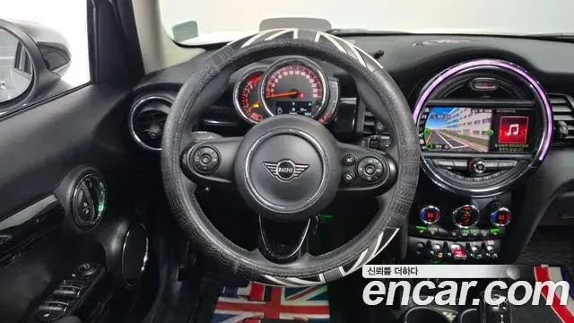 Mini Cooper 2020 — Photo 13/20