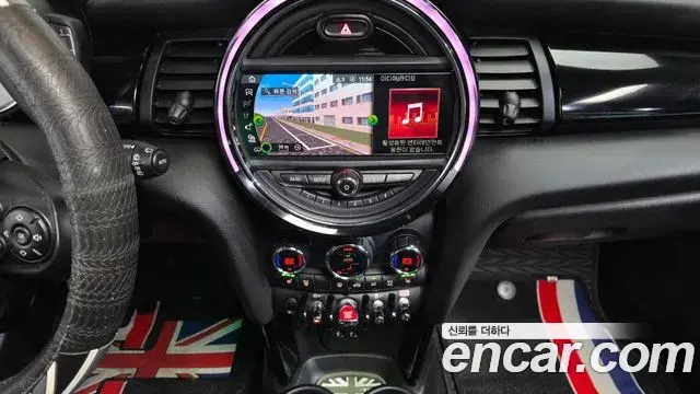 Mini Cooper 2020 — Photo 16/20