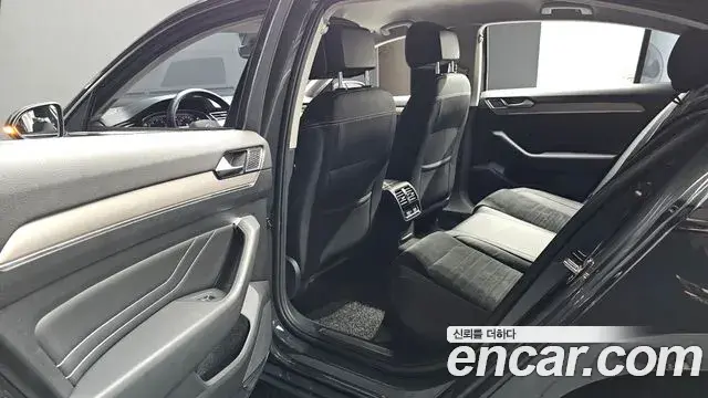 Volkswagen Passat GT 2021 — Şəkil 16/30