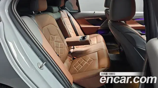 BMW 5 Series 2024 — Фото 12/20