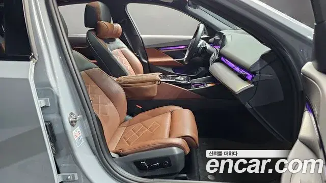 BMW 5 Series 2024 — Şəkil 25/30