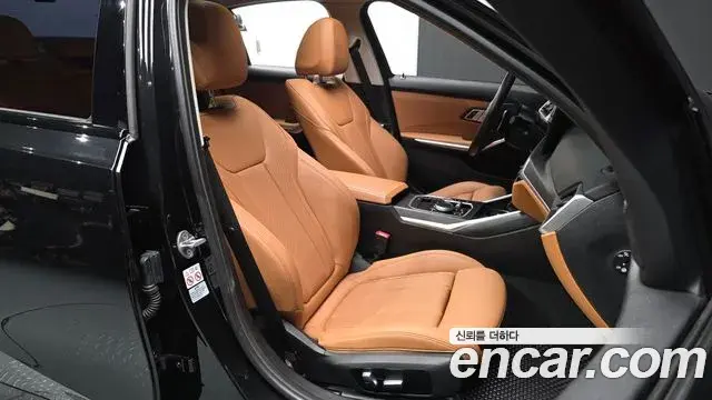BMW 3 Series 2023 — Photo 20/34