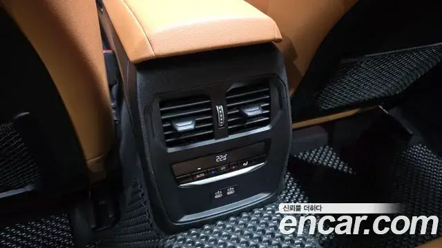 BMW 3 Series 2023 — Photo 17/34