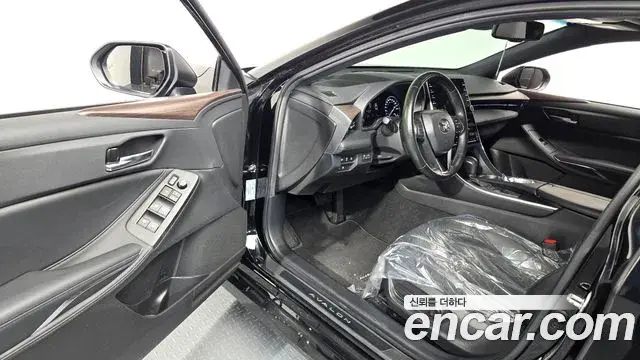 Toyota Avalon 2019 — Photo 19/20