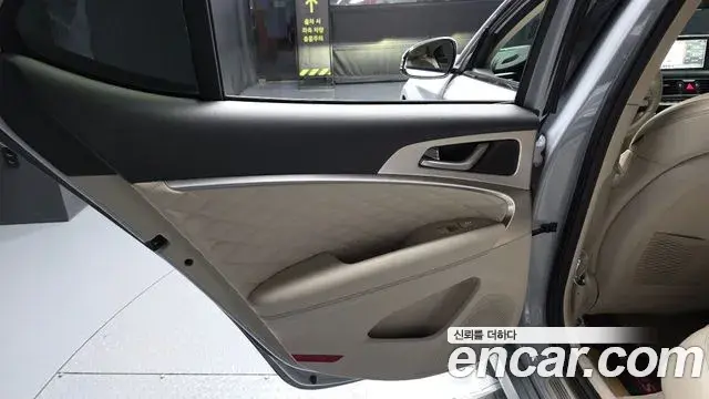 Genesis G70 2019 — Photo 20/35